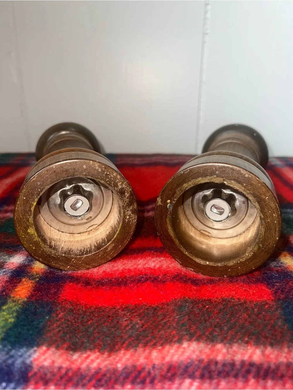 Vintage Wooden Salt & Pepper Grinder Mill Set Turned Wood Brass Accent Pair